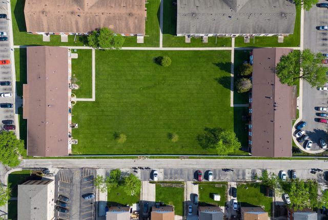 9500 Dee Road 202B, Des Plaines, IL 60016