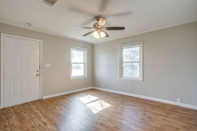 5032 Hartford Drive, River Oaks, TX 76114