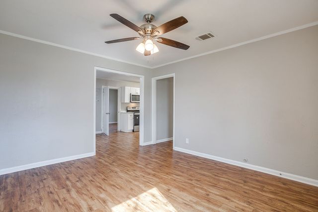 5032 Hartford Drive, River Oaks, TX 76114