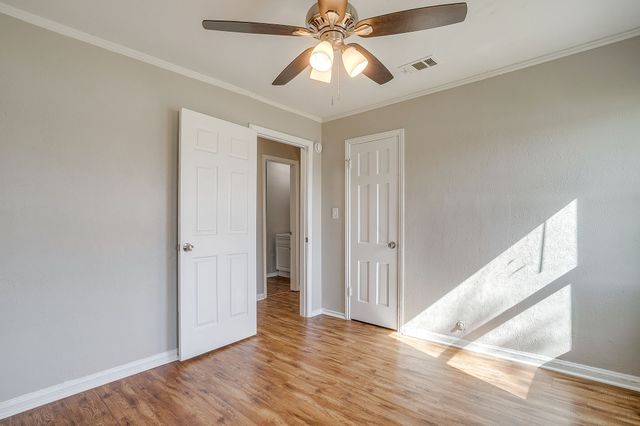 5032 Hartford Drive, River Oaks, TX 76114