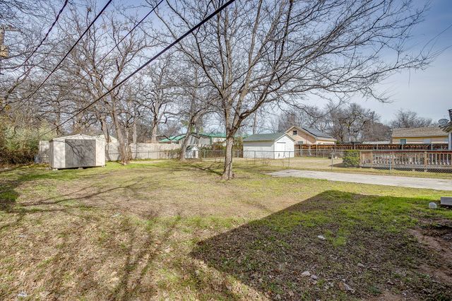 5032 Hartford Drive, River Oaks, TX 76114