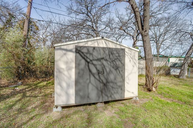 5032 Hartford Drive, River Oaks, TX 76114