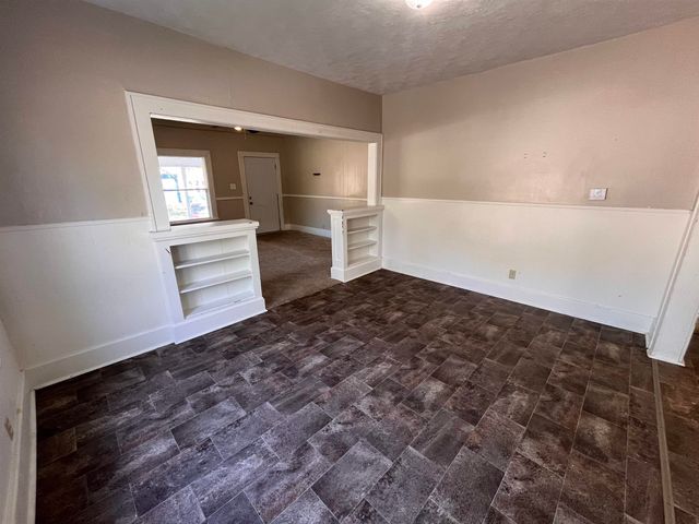 257 N Poplar Ave, Wichita, KS 67214