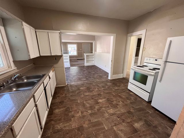 257 N Poplar Ave, Wichita, KS 67214