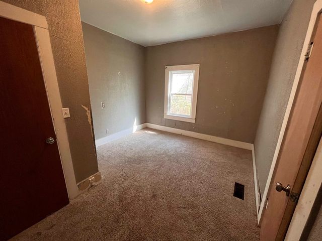 257 N Poplar Ave, Wichita, KS 67214