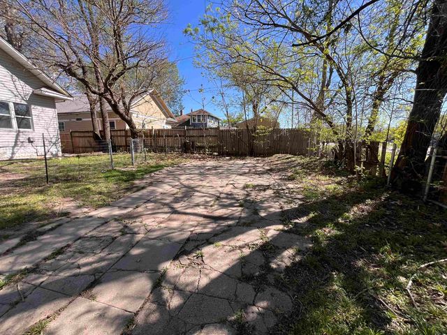 257 N Poplar Ave, Wichita, KS 67214