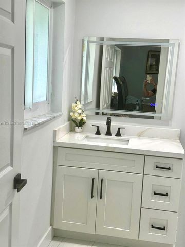 816 NW 8th St, Florida City, FL 33034