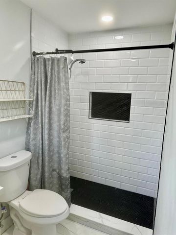 816 NW 8th St, Florida City, FL 33034