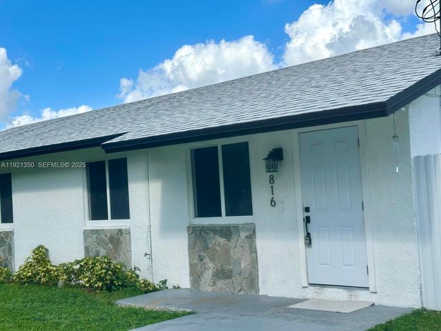 816 NW 8th St, Florida City, FL 33034