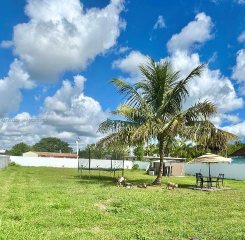 816 NW 8th St, Florida City, FL 33034