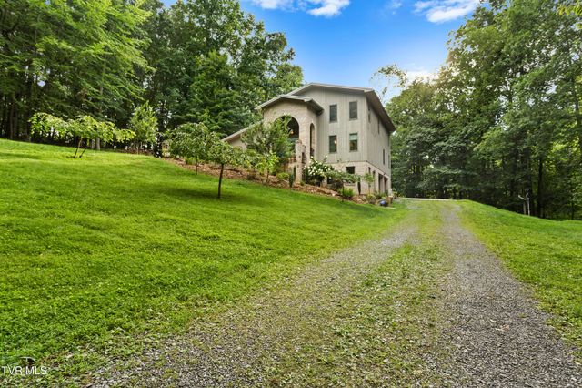 11980 Waterhouse Lane, Glade Spring, VA 24340