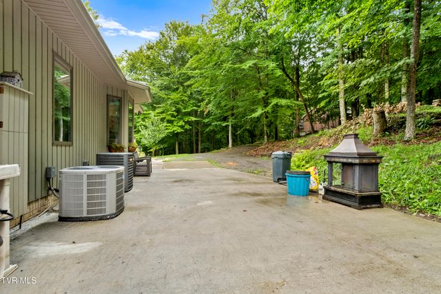 11980 Waterhouse Lane, Glade Spring, VA 24340