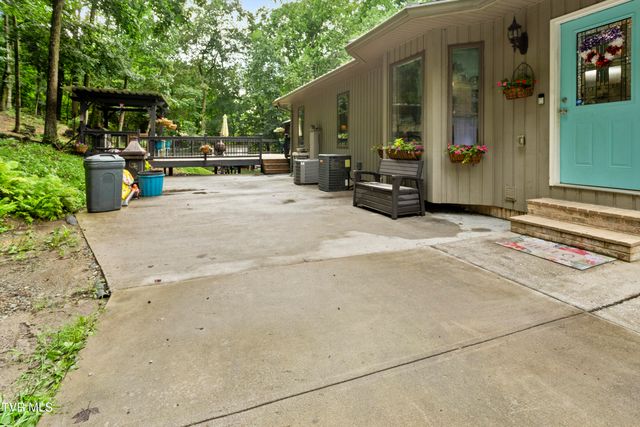 11980 Waterhouse Lane, Glade Spring, VA 24340