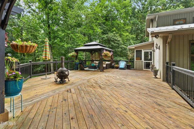 11980 Waterhouse Lane, Glade Spring, VA 24340