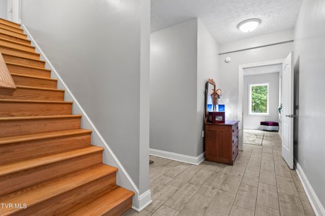 11980 Waterhouse Lane, Glade Spring, VA 24340