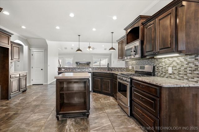 14303 N 35th East Avenue, Skiatook, OK 74070