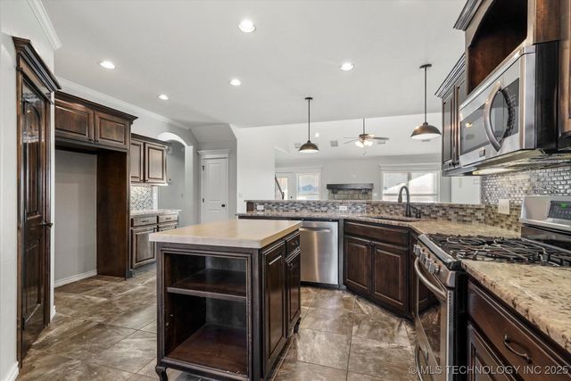 14303 N 35th East Avenue, Skiatook, OK 74070