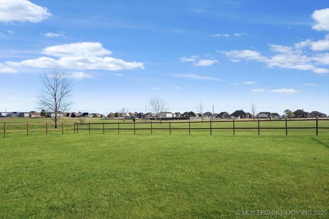 14303 N 35th East Avenue, Skiatook, OK 74070