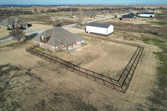 14303 N 35th East Avenue, Skiatook, OK 74070