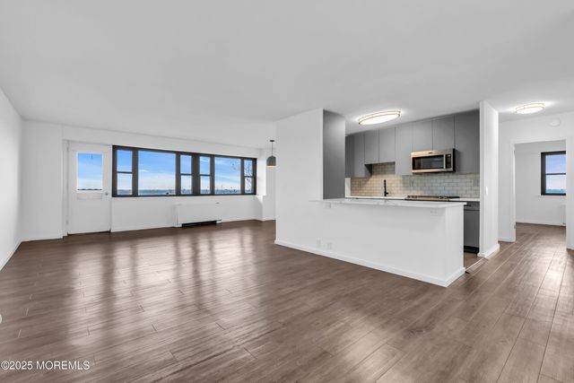 10 Ocean Boulevard 4D, Atlantic Highlands, NJ 07716