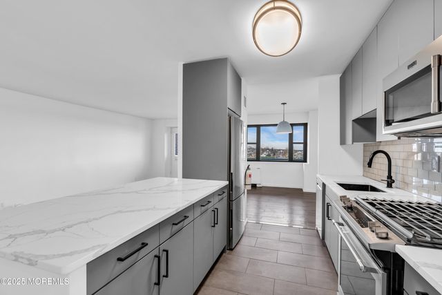 10 Ocean Boulevard 4D, Atlantic Highlands, NJ 07716