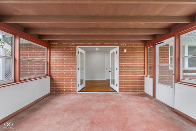 2715 Magnolia Court, Columbus, IN 47203