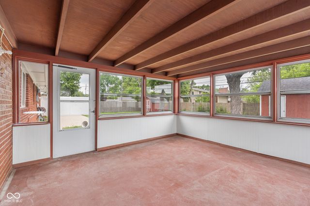 2715 Magnolia Court, Columbus, IN 47203