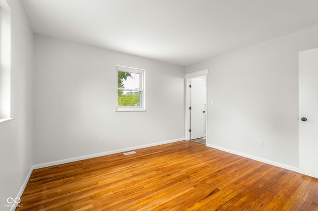 2715 Magnolia Court, Columbus, IN 47203