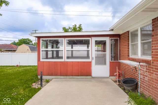 2715 Magnolia Court, Columbus, IN 47203