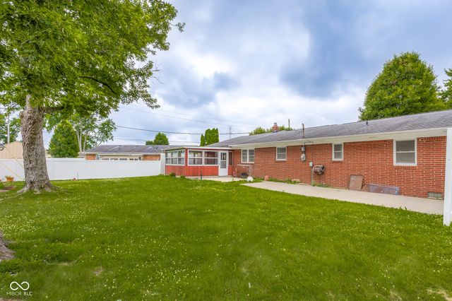 2715 Magnolia Court, Columbus, IN 47203