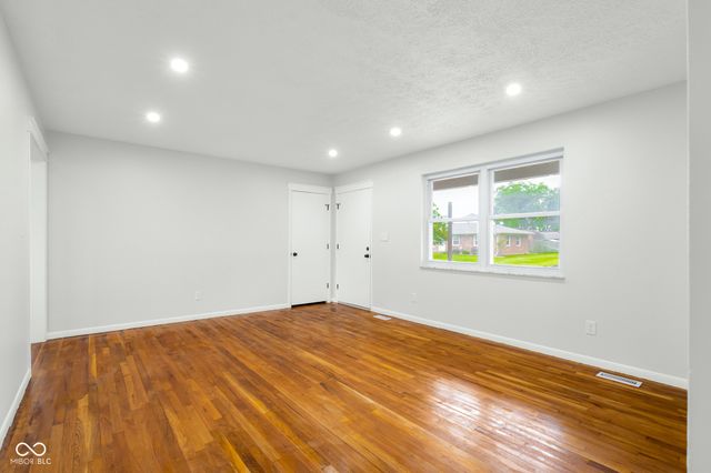 2715 Magnolia Court, Columbus, IN 47203