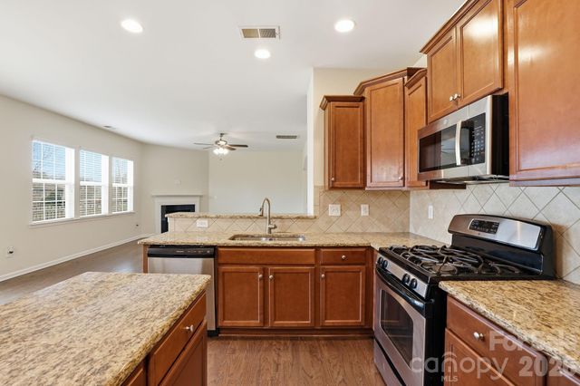 7133 Kinley Commons Lane, Charlotte, NC 28278