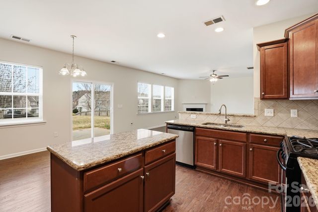 7133 Kinley Commons Lane, Charlotte, NC 28278