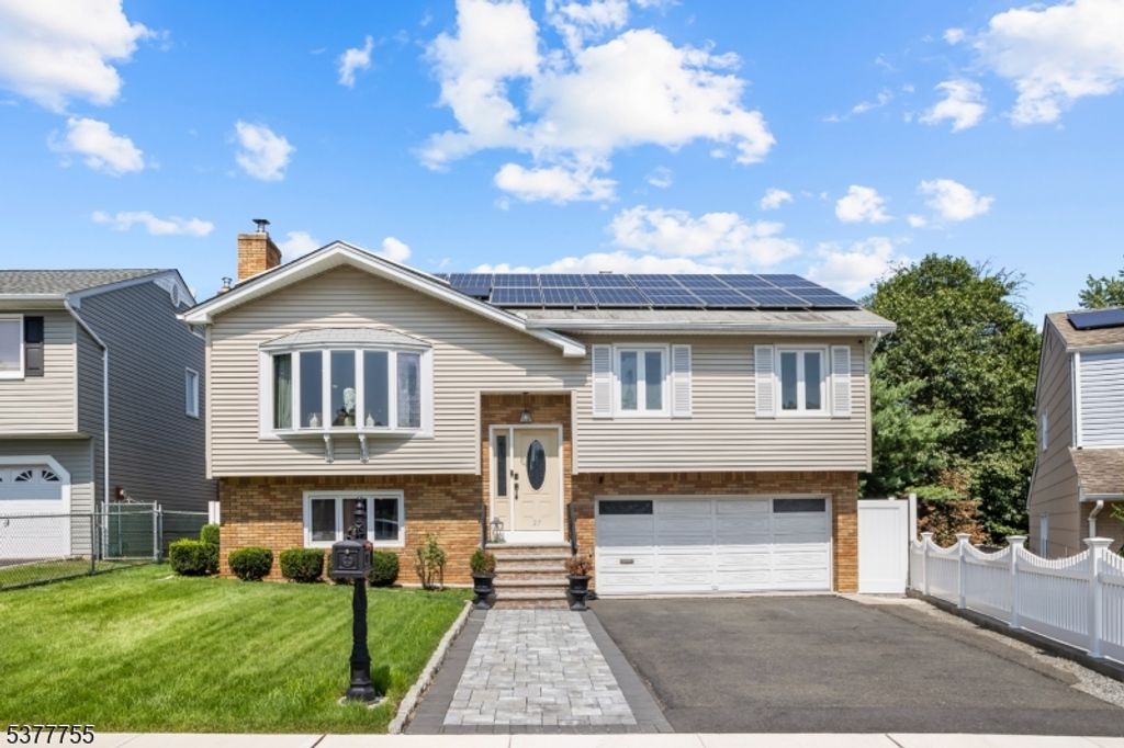 27 Coppola Ct, Clifton City, NJ 07013