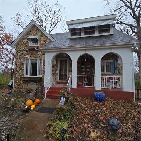 1833 Opeechee Beach Road, Pacific, MO 63069