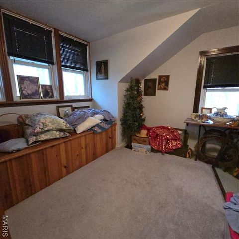 1833 Opeechee Beach Road, Pacific, MO 63069