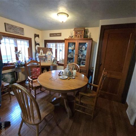 1833 Opeechee Beach Road, Pacific, MO 63069