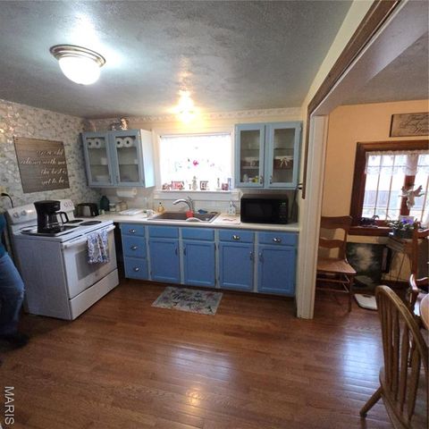 1833 Opeechee Beach Road, Pacific, MO 63069