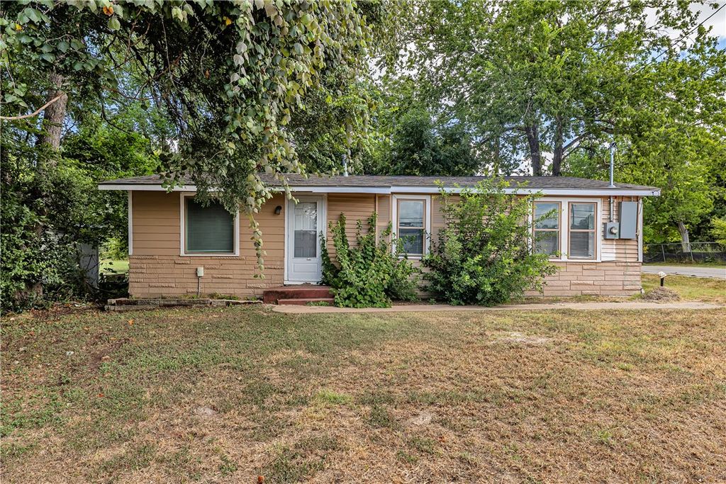 1100 West 17th Street, Bryan, TX 77803 — exterior