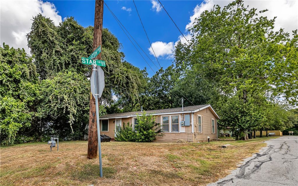 1100 West 17th Street, Bryan, TX 77803 — photo 2