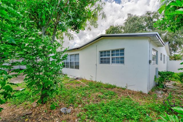 7636 Alhambra Blvd, Miramar, FL 33023