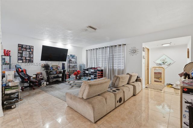 7636 Alhambra Blvd, Miramar, FL 33023