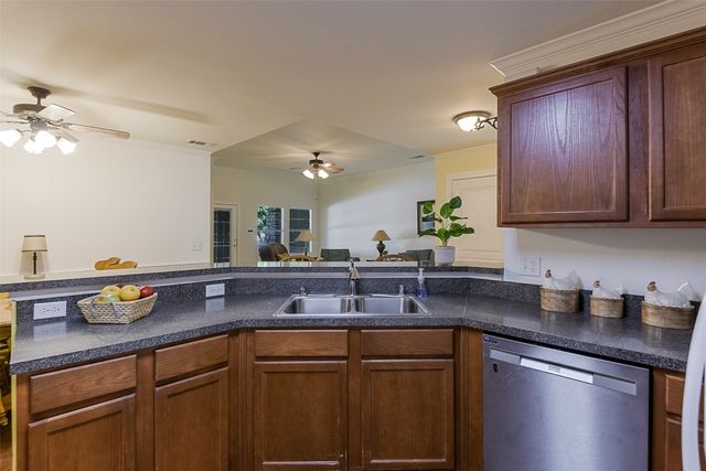 819 Earhart Avenue, Grand Prairie, TX 75051