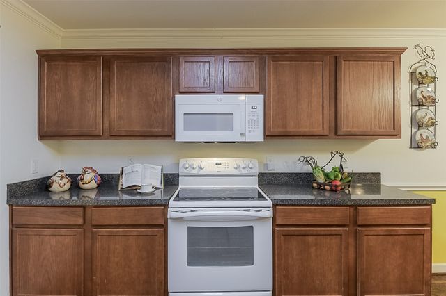 819 Earhart Avenue, Grand Prairie, TX 75051
