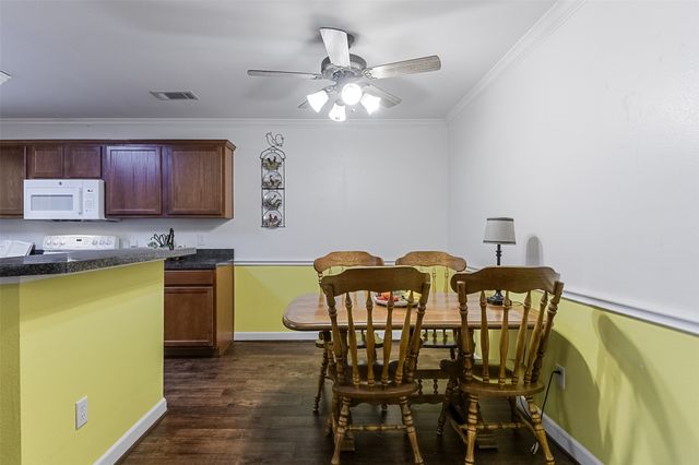 819 Earhart Avenue, Grand Prairie, TX 75051