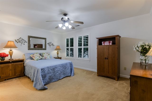 819 Earhart Avenue, Grand Prairie, TX 75051