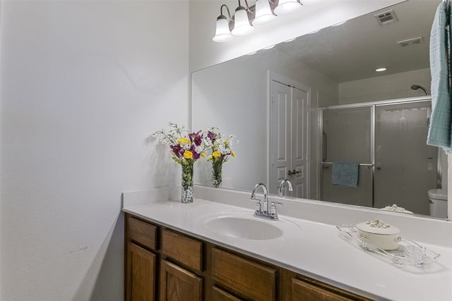 819 Earhart Avenue, Grand Prairie, TX 75051