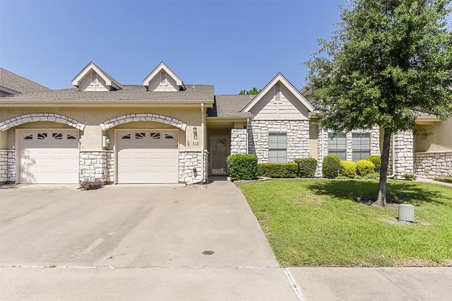 819 Earhart Avenue, Grand Prairie, TX 75051