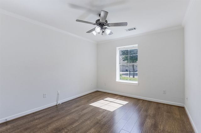 819 Earhart Avenue, Grand Prairie, TX 75051