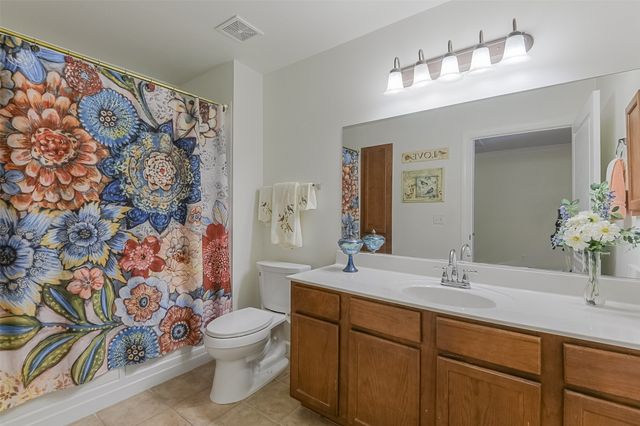 819 Earhart Avenue, Grand Prairie, TX 75051